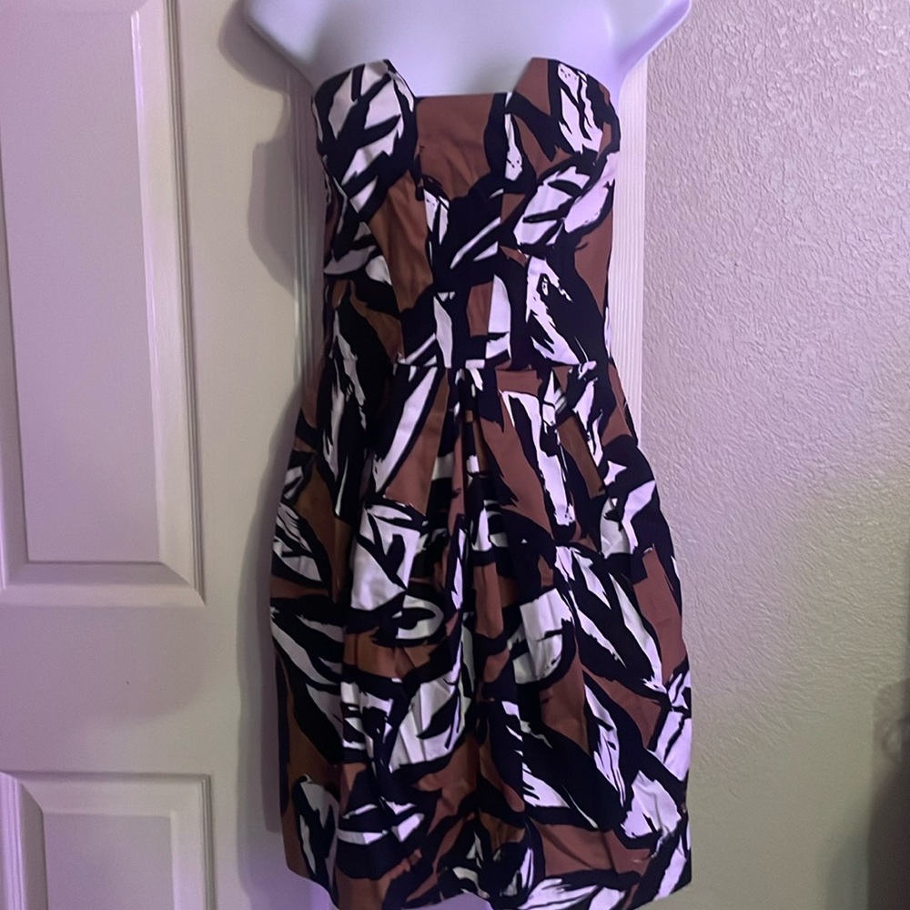 NWOT B. Smart strapless dress